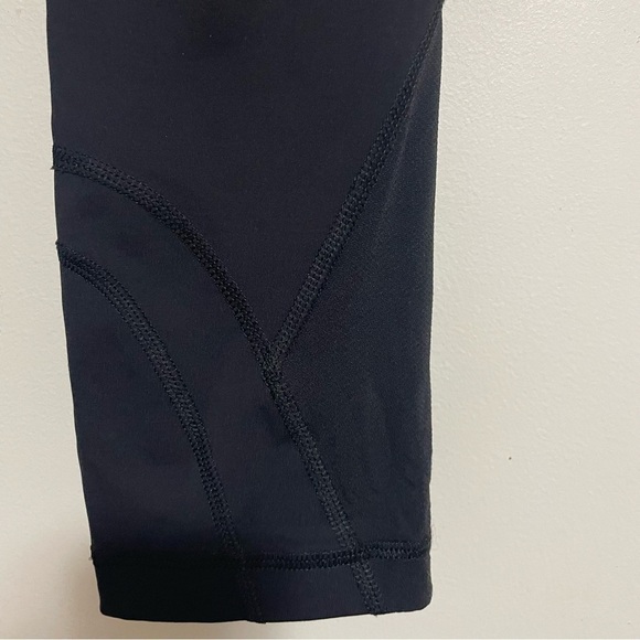 Lululemon Cropped Leggings with Blue Floral Band - Size 4 - Picture 3 of 5
